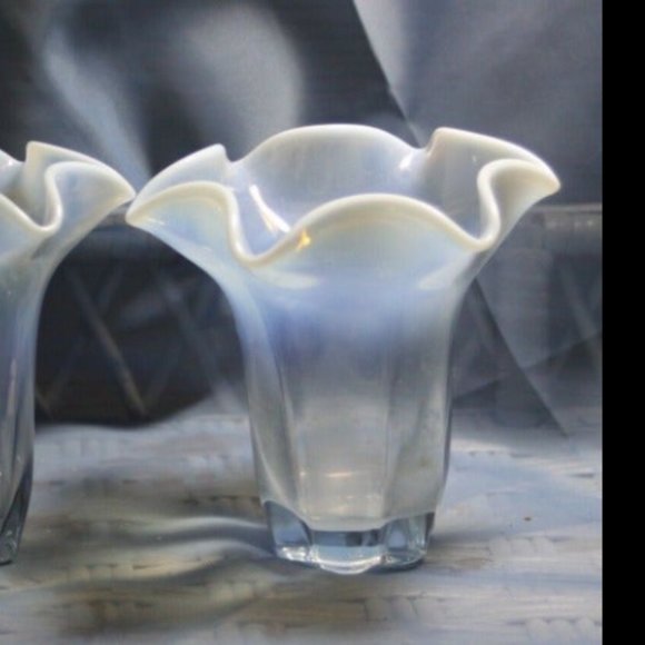 Vintage Pair LOT of 2 DUNCAN MILLER Blue Opalescent Glass Vase Vases Pinched Rim - Picture 3 of 3